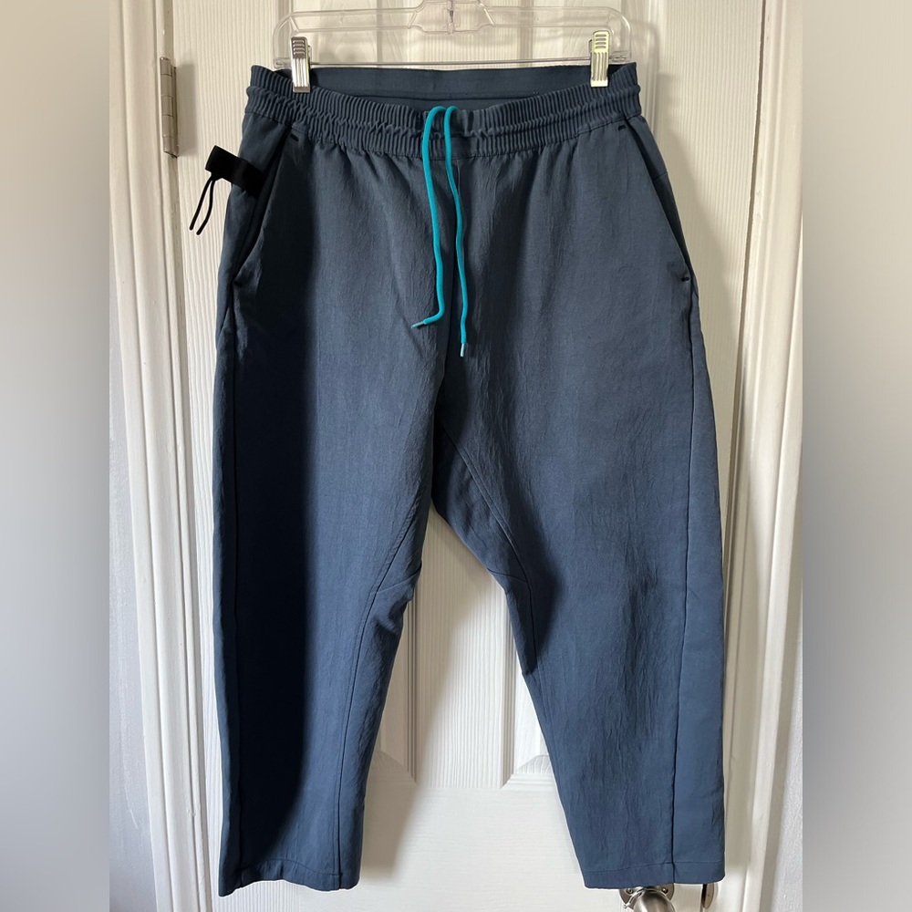 Nike women’s blue drawstring active pants